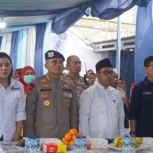 Respons Banjir Pesisir, Ditpolairud Polda Metro Jaya Bersama YMPI dan KNTI Gelar Bakti Sosial