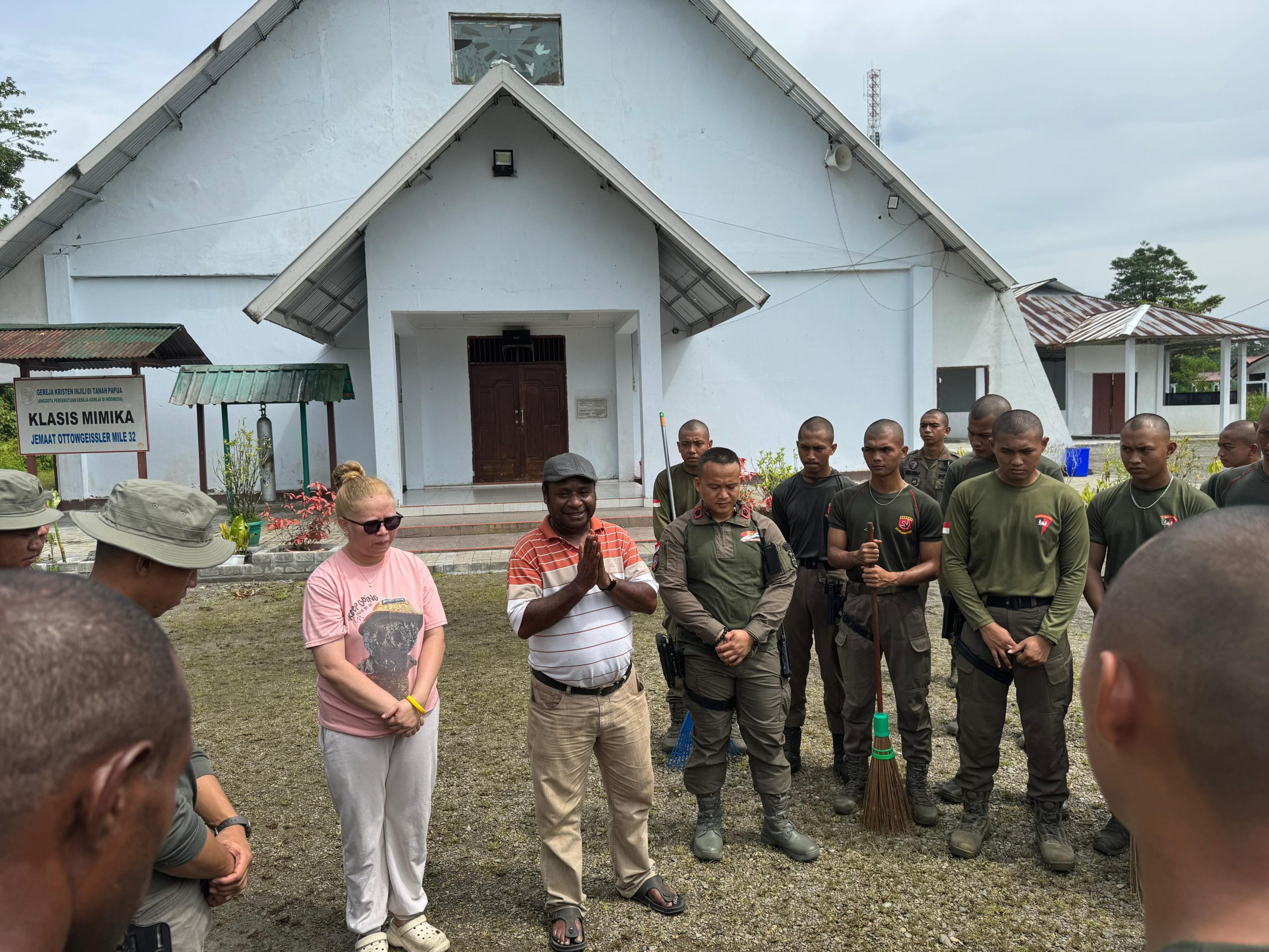 Operasi Damai Cartenz 2026 Wujudkan Kedamaian melalui Aksi Bersih Gereja di Kuala Kencana