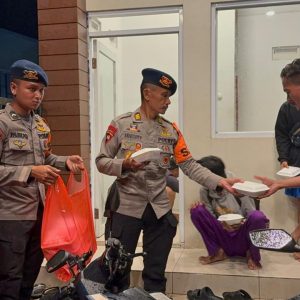Banjir Rendam Sukamekar Bekasi, Brimob PMJ Dirikan Dapur Lapangan untuk Warga