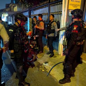 Brimob Polda Metro Jaya dan Polres Jaktim Patroli Malam, Amankan Sajam dan Cegah Tawuran