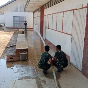 Satgas Gulbencal Kodam I/BB Kerahkan Mobil Damkar Bantu Pemulihan Pascabencana di Tapteng