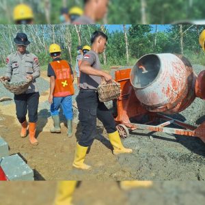 Bangun Rumah, Bangun Harapan : Brimob Polda Sumut Bantu Kerjakan Huntap di Desa Napa