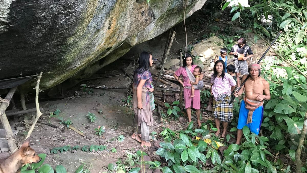 SUKU PUNAN BATU BERAU MENJAGA JEJAK TRADISI DI TENGAH GELOMBANG MODERNISASI