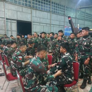 Jungar Menarhanud 1 Pasgat, Ratusan Masyarakat dan Anak – anak Terpukau Melihat Aksi Prajurit Korp Baret Jingga