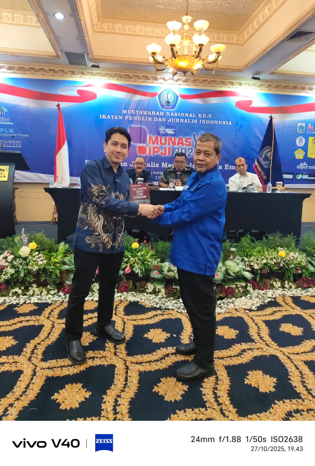 Ketua DPW IPJI Sumbar Dampingi Darlinsah Ajukan Sengketa Informasi Bank Nagari ke KI