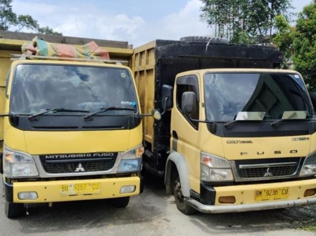 Polda Riau Tangkap Dua Unit Truk Pengangkut Kayu Hasil Ilegal Logging