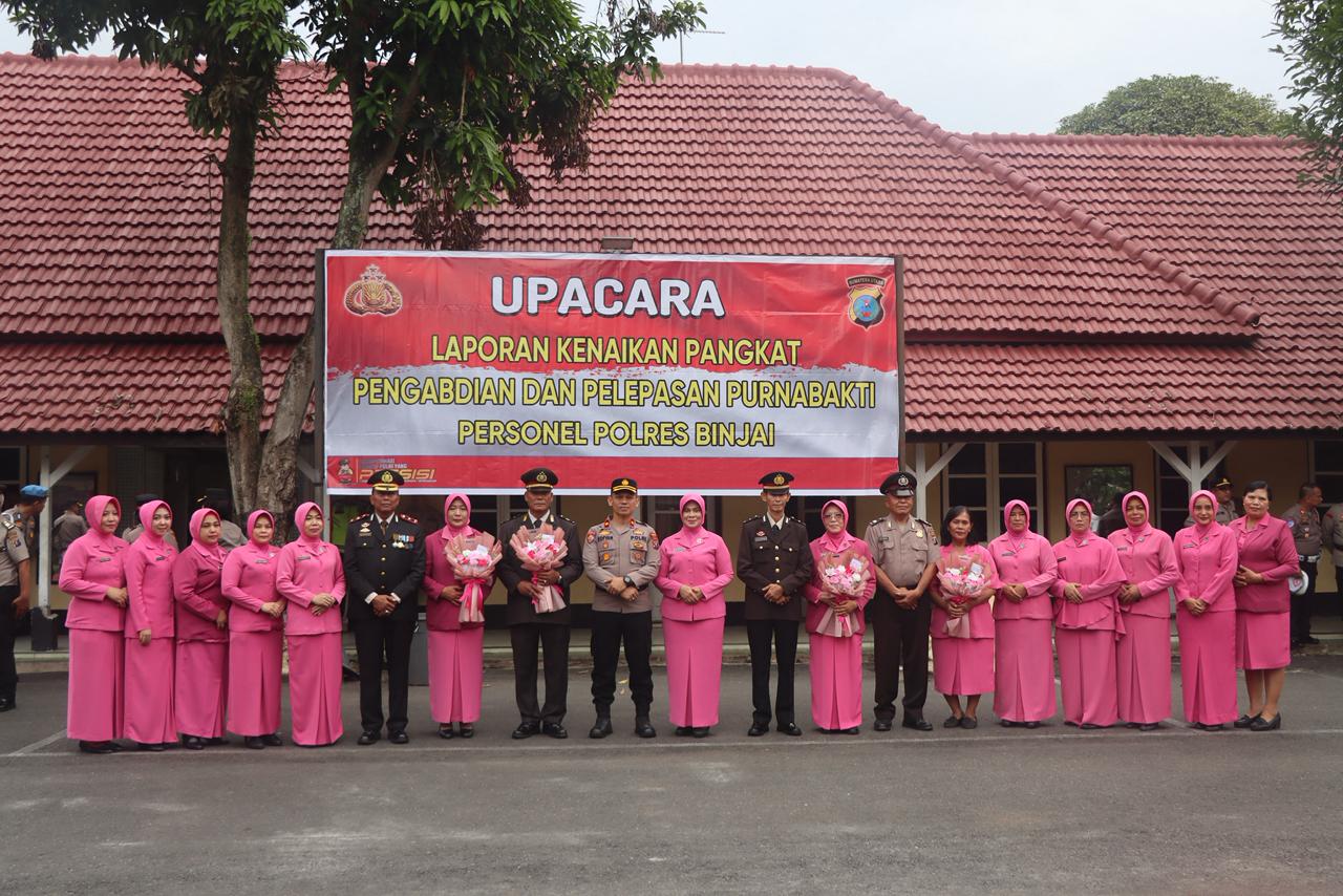 Upacara Kenaikan Pangkat Pengabdian dan Pelepasan Personil Purnabakti Dengan Tradisi Kepolisian