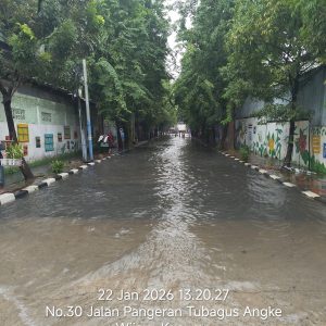 Hujan Sejak Subuh, Banjir Lumpuhkan Sejumlah Ruas Jalan di Jakarta Barat