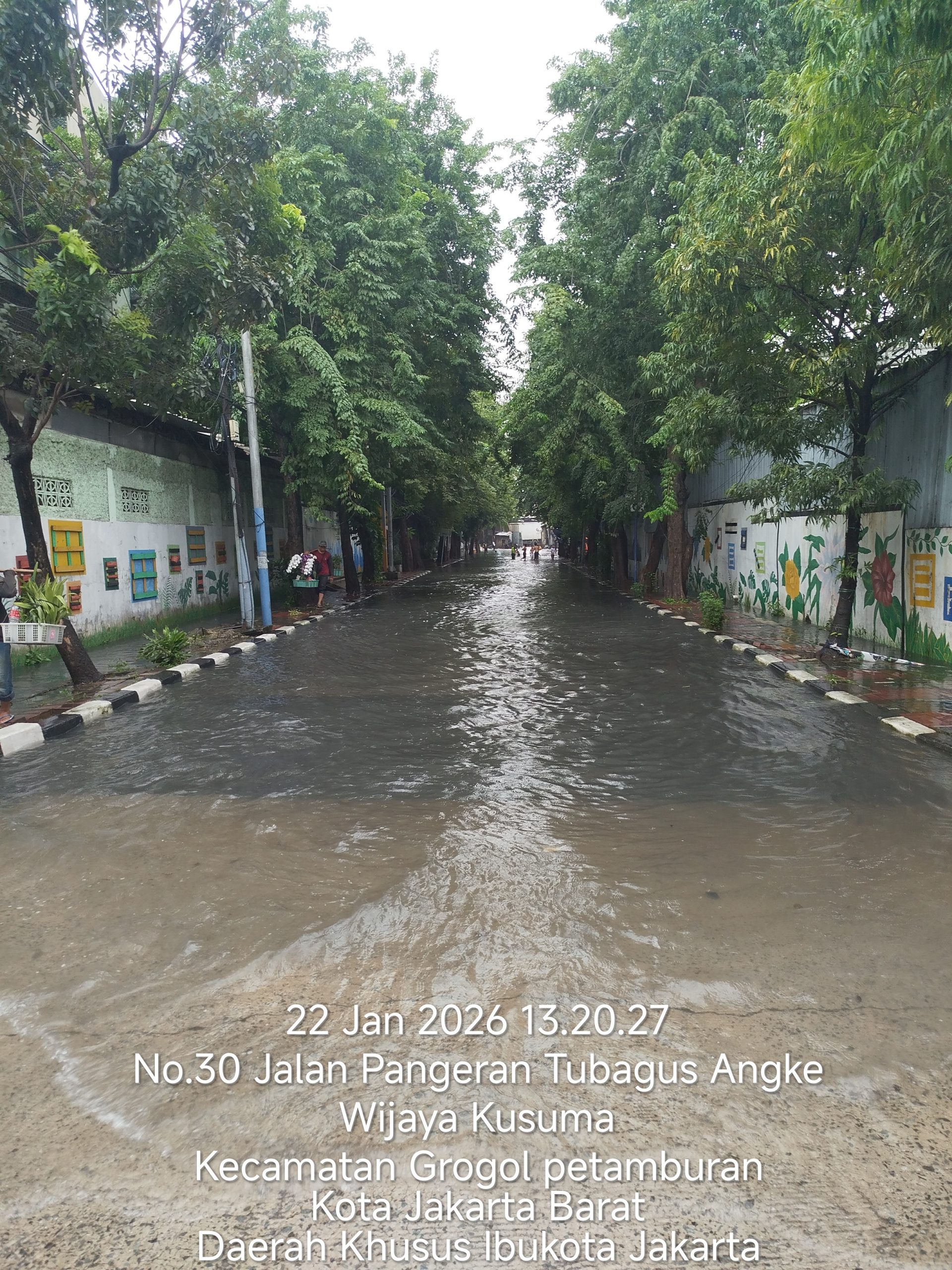 Hujan Sejak Subuh, Banjir Lumpuhkan Sejumlah Ruas Jalan di Jakarta Barat