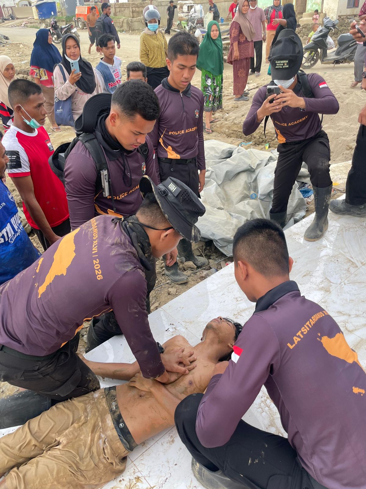 Taruna Akpol Selamatkan Remaja yang Terhanyut di Sungai Tamiang, Korban Berhasil Dievakuasi Selamat