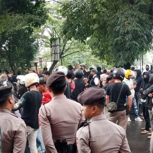 Aksi Demonstrasi Ormas Elang Timur dan Masyarakat di Kantor Polda Sulsel, Permintaan Disampaikan Secara Damai
