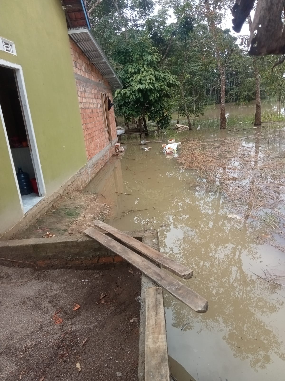 BANJIR GENANGI KELURAHAN PAYUPUTAT PRABUMULIH BARAT, AIR MASIH BERTAMBAH