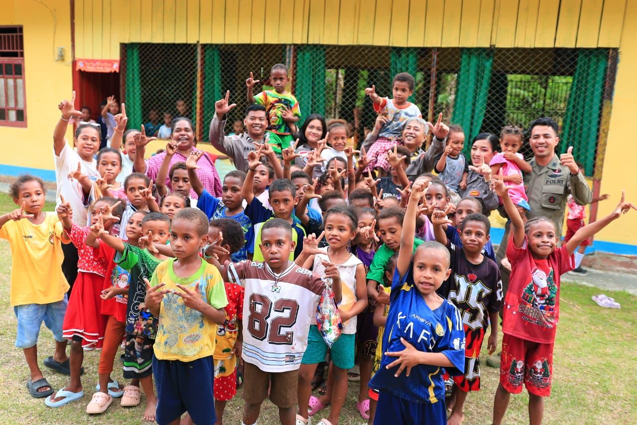 Personel Ops Damai Cartenz 2026 Hadirkan Keceriaan Lewat Belajar dan Bermain Bersama Anak Taman Baca Koya Tengah