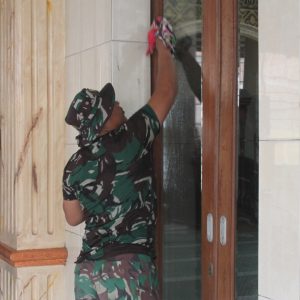 Sambut HUT Kavaleri Angkatan Darat, Prajurit Yonkav 6/NK melaksanakan Karya Bhakti bersama Masyarakat di wilayah Asam Kumbang