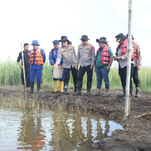 Dukung Program Ketahanan Pangan, Kapolda Metro Jaya Cek Tambak Udang di Muara Gembong