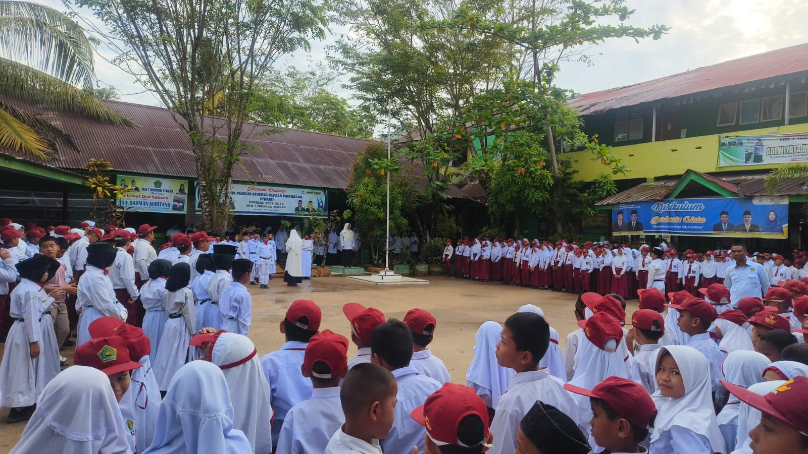 Satgas Gulbencal Kodam I/BB Tuntaskan Pembersihan SD MIN 7 Sibuluan Nalambok Pascabencana Banjir dan Tanah Longsor