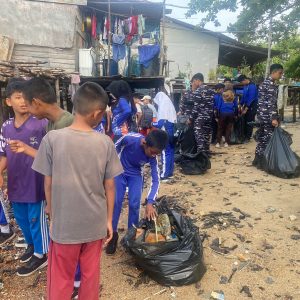 Bersihkan Pantai dan Jaga Pariwisata, Lanal Bintan Beraksi Untuk Negeri