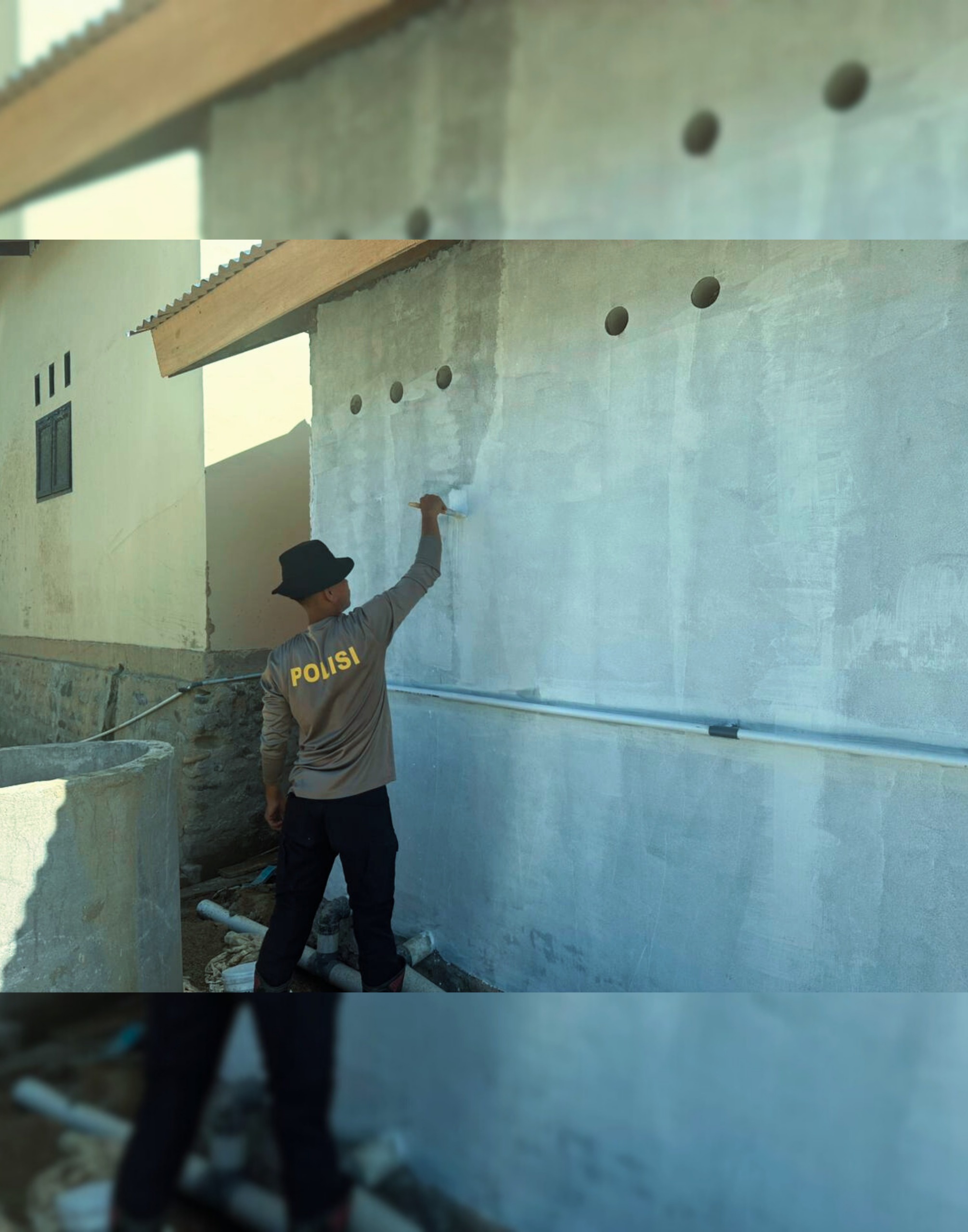 Brimob Batalyon C Hadirkan Dapur Lapangan dan Bantu Perbaikan Huntara di Batang Toru