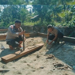 Gotong Royong di Tengah Pemulihan, Brimob Bangun Rumah Korban Banjir Bersama Warga