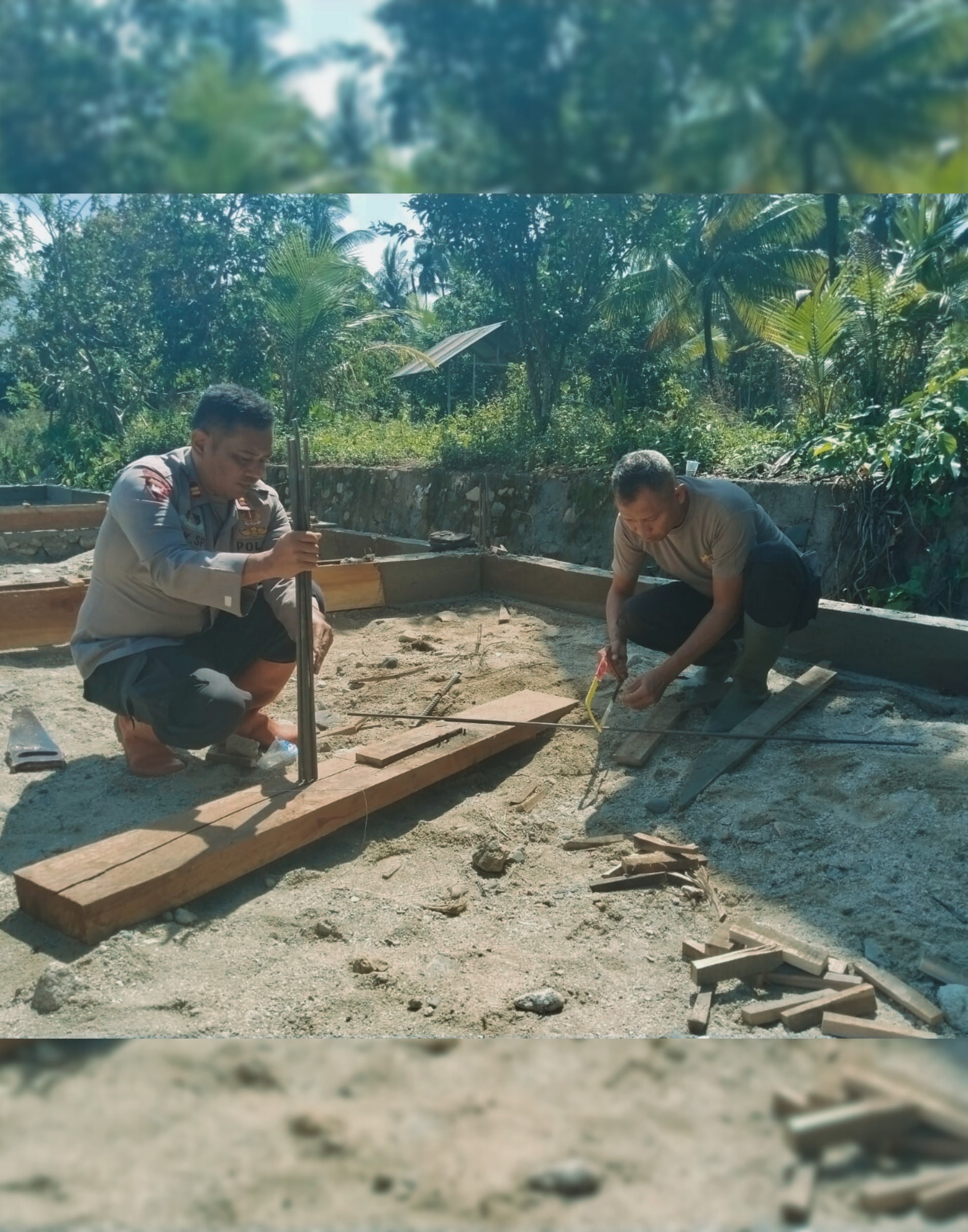 Gotong Royong di Tengah Pemulihan, Brimob Bangun Rumah Korban Banjir Bersama Warga