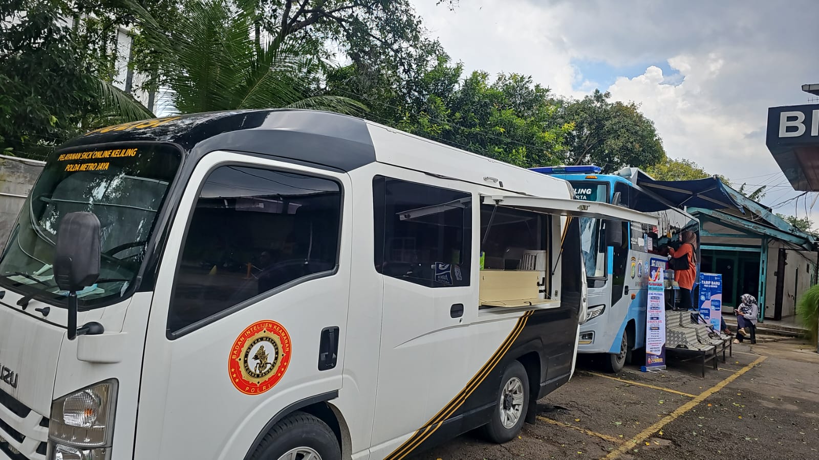 Warga Apresiasi Layanan SKCK Online Keliling Polda Metro Jaya di Gudang Sarinah Pancoran