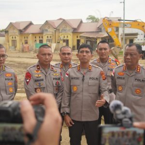 Kapolda Aceh Beri Penghargaan kepada Danyon Taruna Akpol dan Taruna Akpol atas Dedikasi Kemanusiaan di Aceh Tamiang