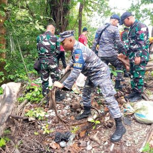 Sinergi Untuk Pesisir Bersih, Posal Enggano dan Forkopincam Bergerak Bersama