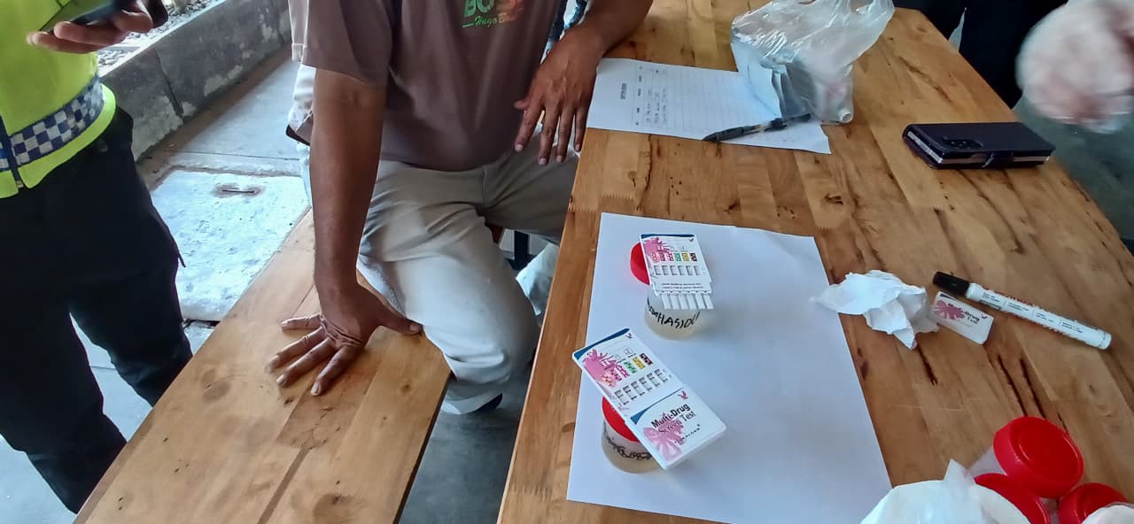 Hari ke – 6 Operasi Keselamatan Toba 2026 : Polda Sumut Intensifkan Ramp Check Truk dan Travel, Sopir Jalani Tes Urine