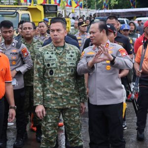 Kompak, TNI-Polri-Warga Jakarta bersih-bersih Waduk Cincin Papanggo; Pangdam dan Kapolda Turun Langsung