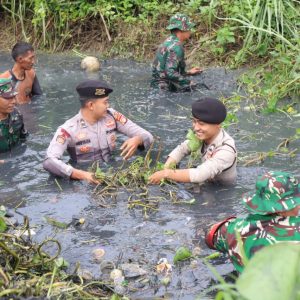 TNI-Polri Bersama Warga, Kerja Bakti Serentak di 17 Kecamatan Bekasi