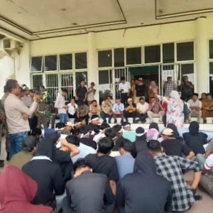 Aksi Unjuk Rasa SOMPAS di DPRK Aceh Singkil Berjalan Tertib dan Dialogis