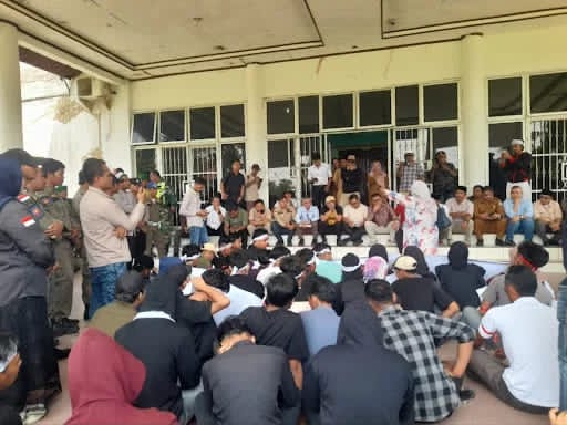 Aksi Unjuk Rasa SOMPAS di DPRK Aceh Singkil Berjalan Tertib dan Dialogis