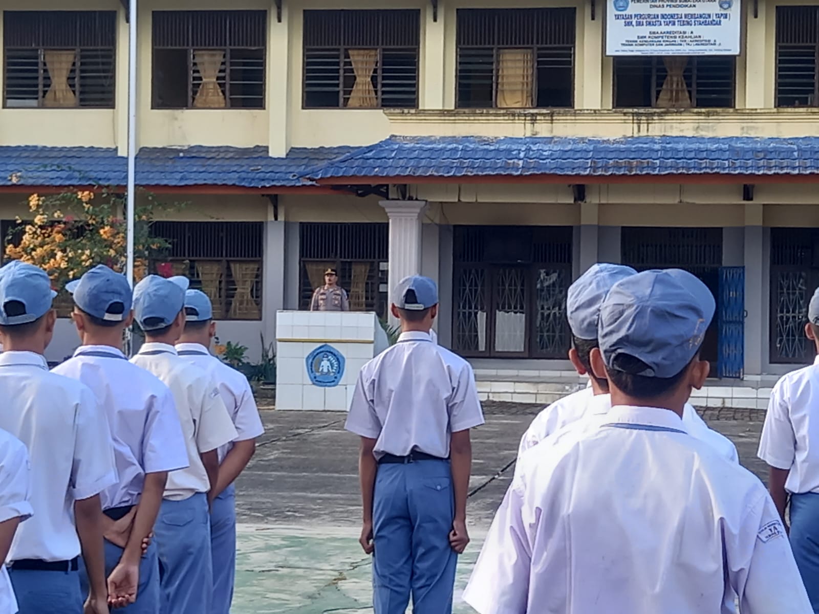 Kasat Binmas Polres Tebing Tinggi Pimpin Program Police Goes to School di Perguruan Yapim