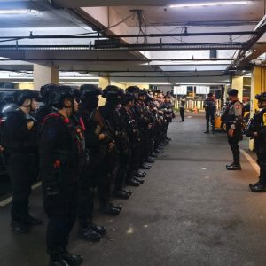 Patroli Gabungan Brimob Polda Metro Jaya Amankan Kendaraan dan Alat Mencurigakan di Rawamangun