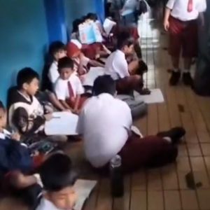 Viral Siswa SD Tunas Karya 3 Belajar di Lantai, Ruang Kelas Terkunci dan Aset Fasos/Fasum Diduga Disalahgunakan