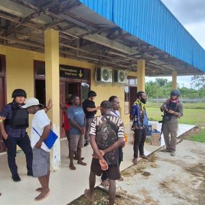 Korowai Diguncang Tembakan: 13 Lubang Peluru Terungkap, Satgas Damai Cartenz Perkuat Pengamanan di Tiga Wilayah