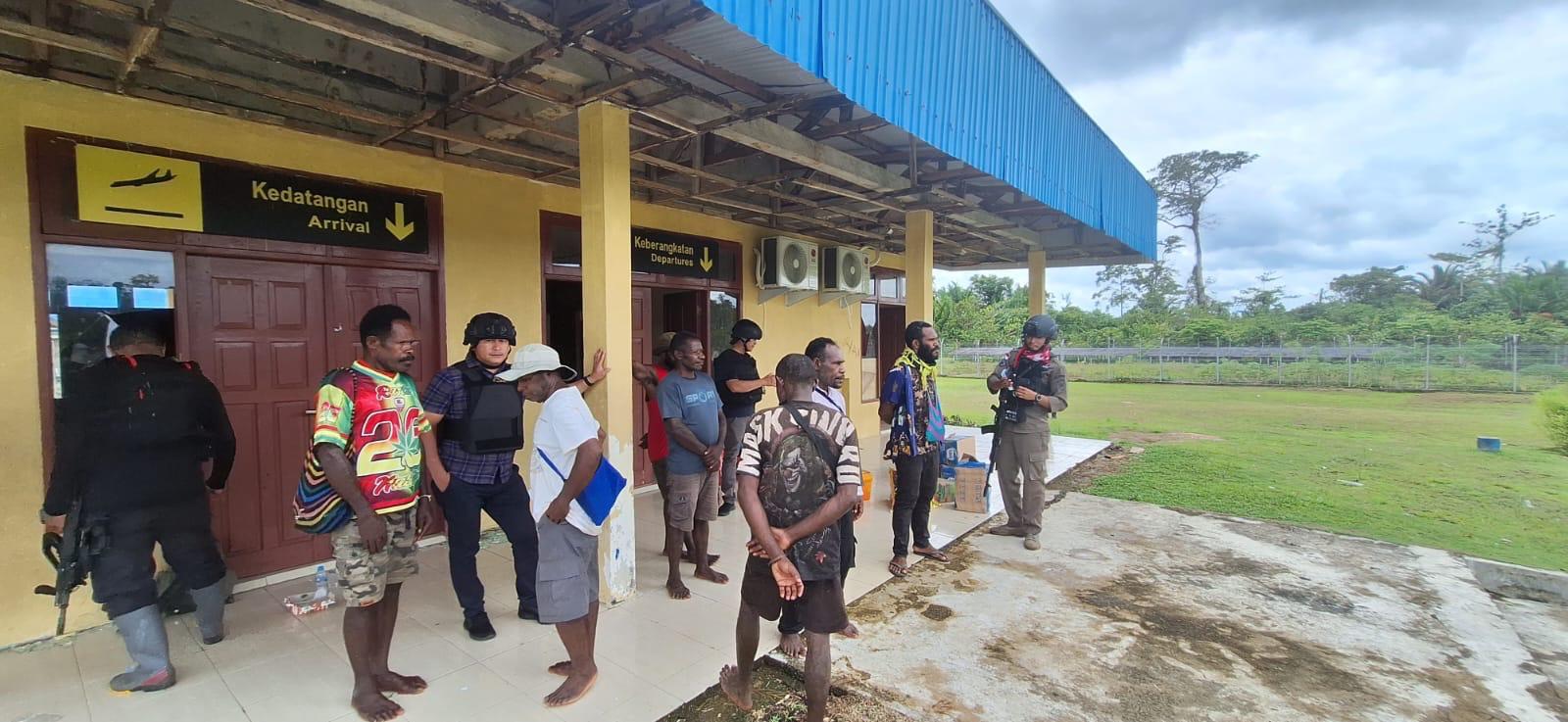 Korowai Diguncang Tembakan: 13 Lubang Peluru Terungkap, Satgas Damai Cartenz Perkuat Pengamanan di Tiga Wilayah