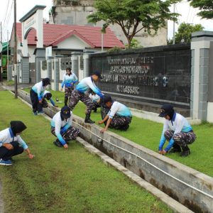 Dukung Program Indonesia ASRI, Prajurit Satlinlamil 3 Bersama Masyarakat Laksanakan Karya Bakti Bersih Lingkungan