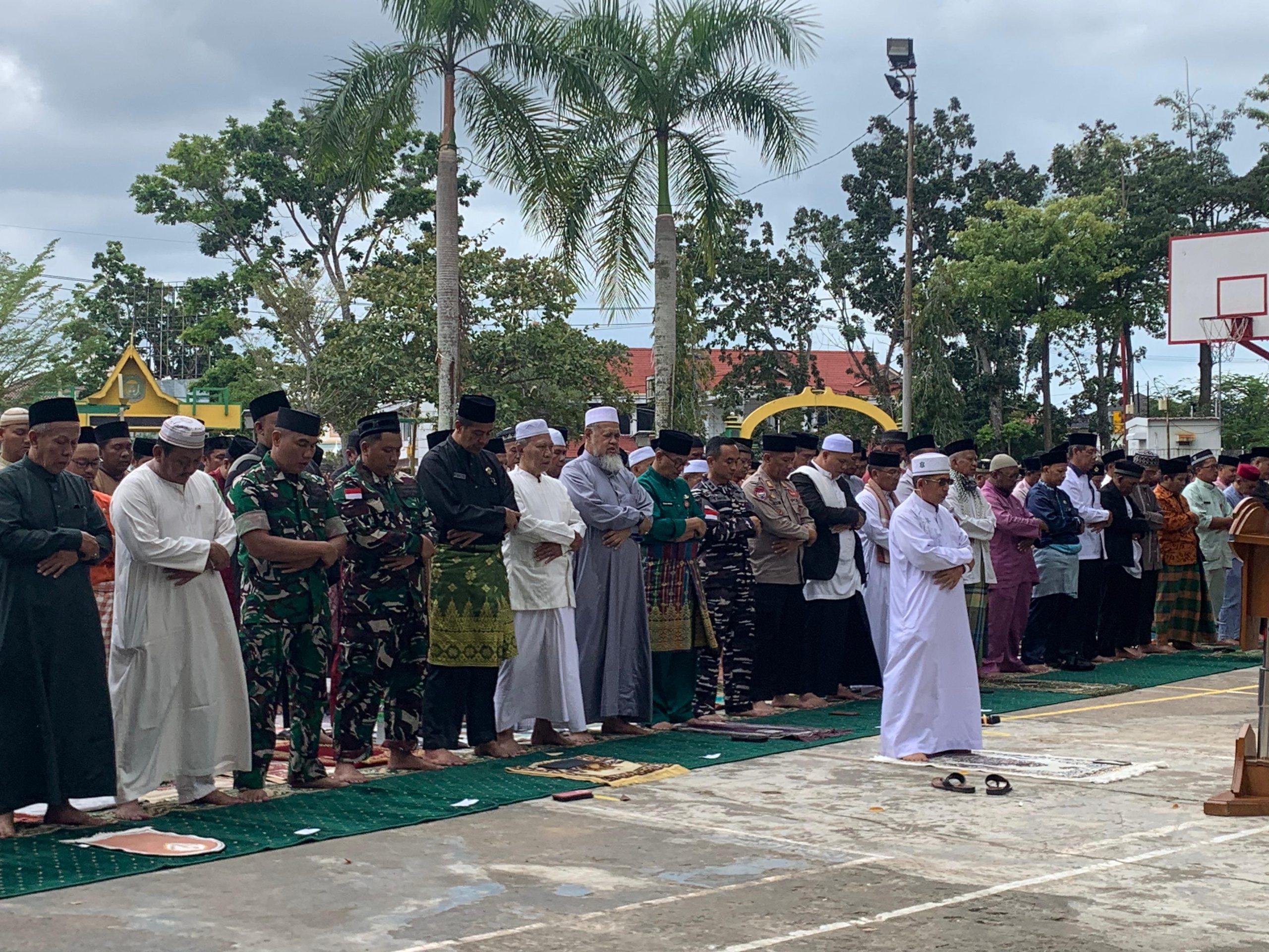 Shalat Istisqa Bersama, Danlanal Bintan dan Warga Tanjungpinang Memohon Hujan Untuk Bumi yang Kering