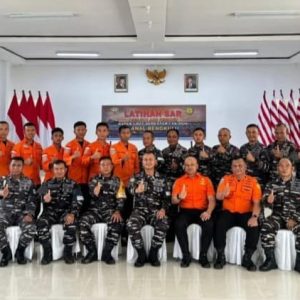 Tingkatkan Kesiapsiagaan dan Profesionalisme Prajurit Dalam Menghadapi Situasi Darurat, Prajurit Lanal Bengkulu Laksanakan Latihan SAR Aspek Laut