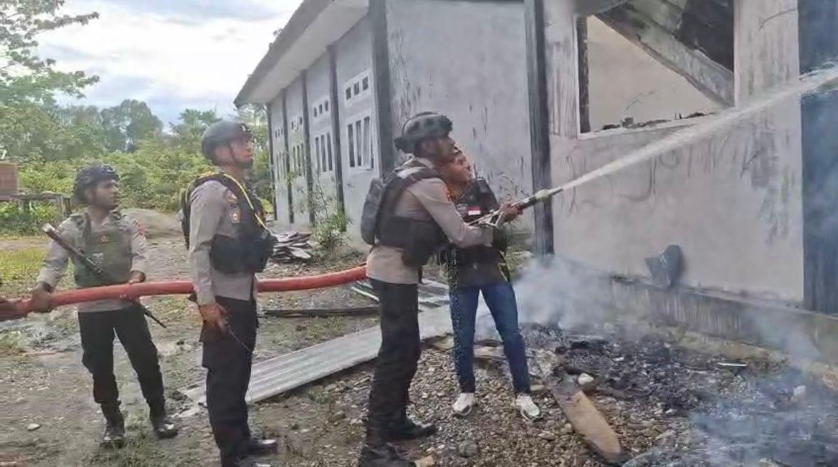 Respon Cepat, Tim Tindak Yahukimo Amankan Lokasi Kebakaran di SMA Negeri 2 Dekai