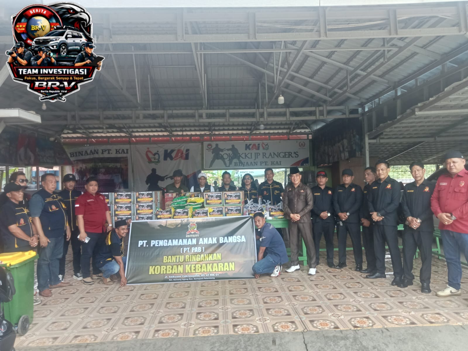 Direktur PT Pengamanan Anak Bangsa Salurkan Bantuan untuk Korban Kebakaran di Kertapati Palembang