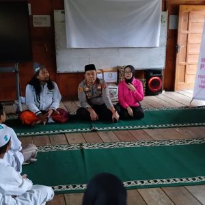 Jum’at Berkah di Bulan Ramadhan 1447 H, Kapolres di Dampingi Ketua Bhayangkari Cabang Pakpak Bharat Kunjungi Ponpes Serta Masjid