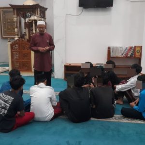 Warga dan Polisi Bersinergi Gagalkan Tawuran, Pembinaan Remaja Dilanjut Pesantren Kilat Di Masjid Polres Depok