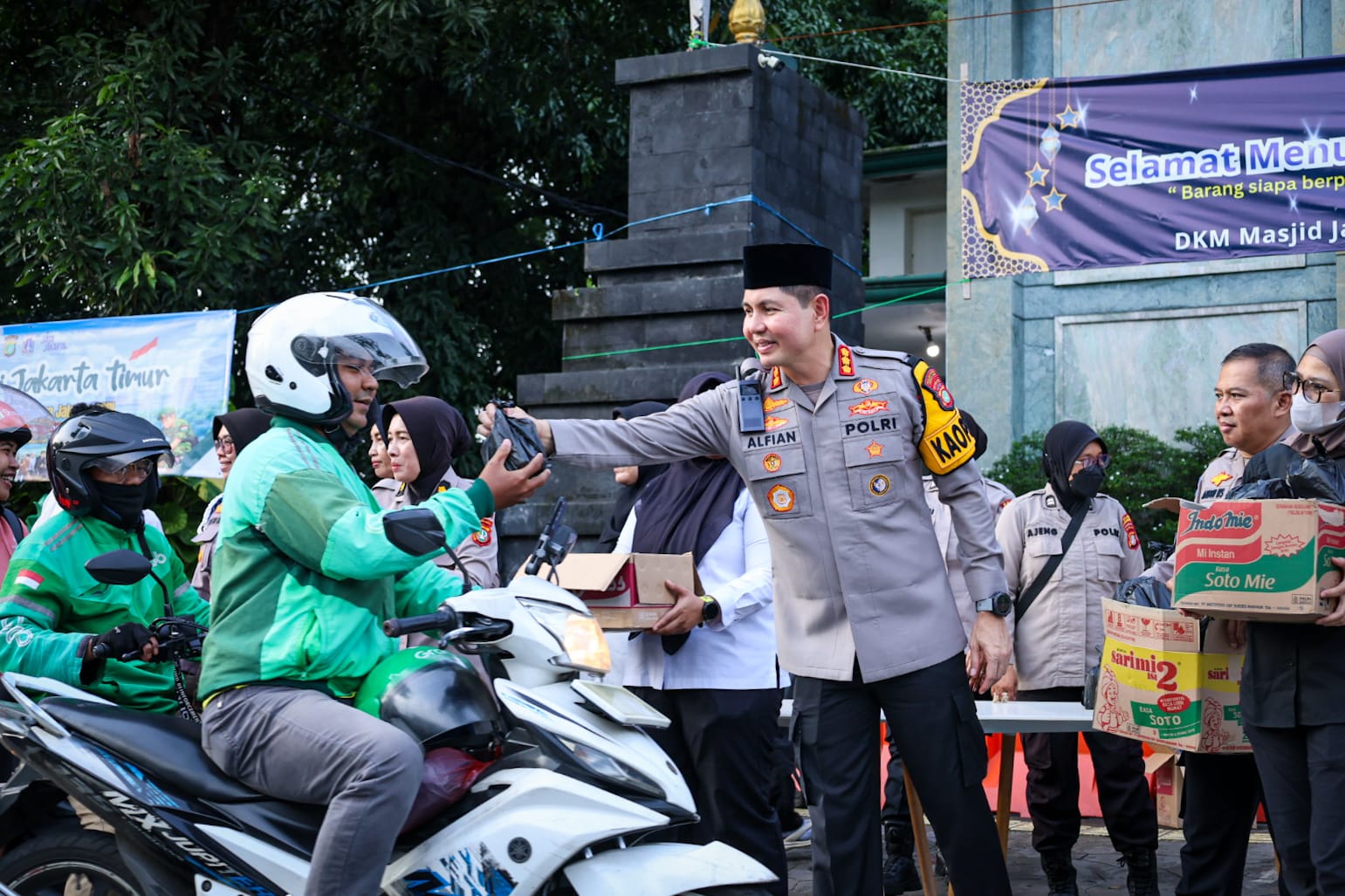 Ramadhan Penuh Kepedulian, Polres Metro Jakarta Timur Hadirkan Bang Jasri untuk Perkuat Kamtibmas dan Kebersamaan Umat