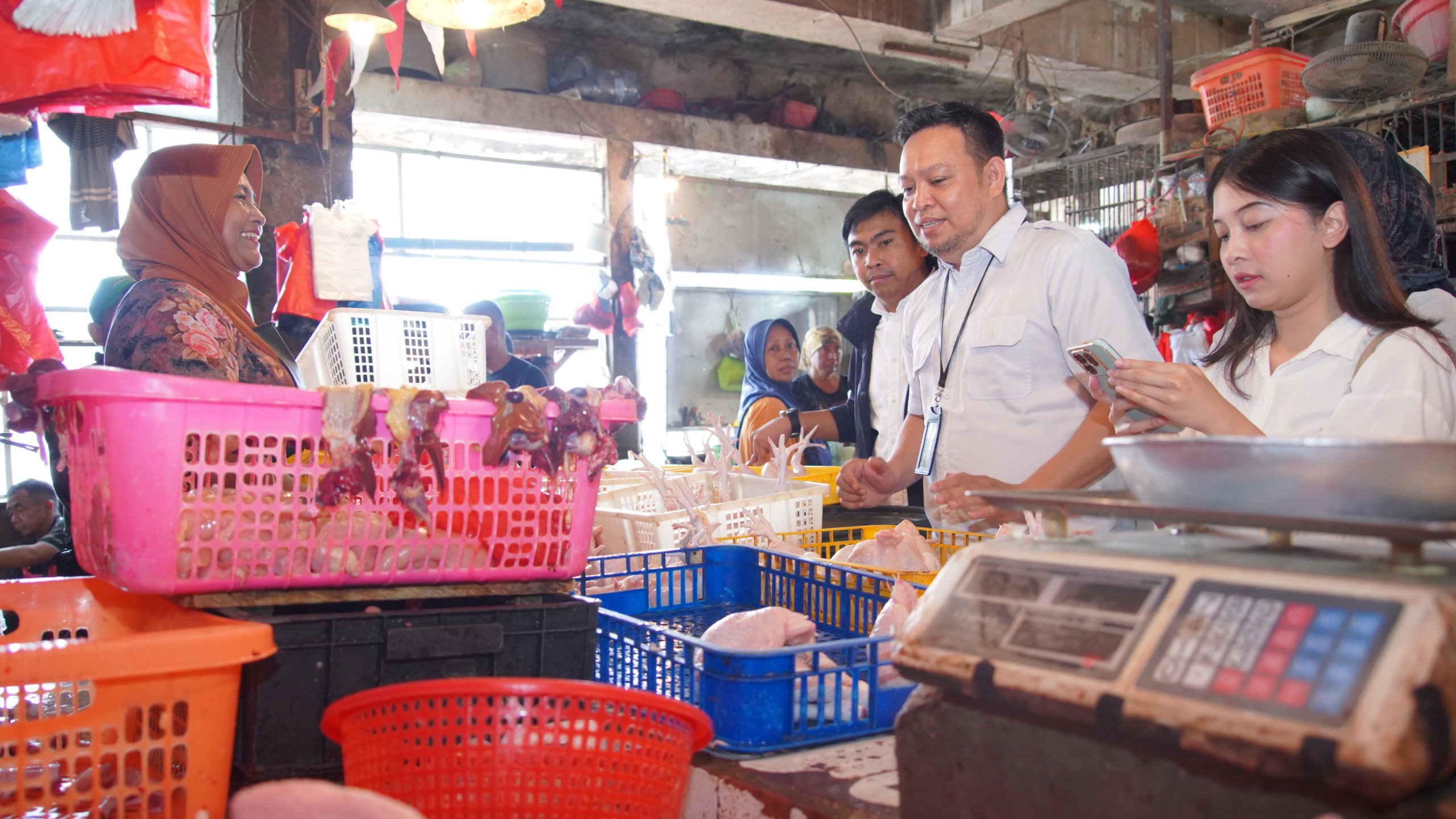 Ditreskrimsus Polda Metro Cek Harga dan Stok Sembako di Rawamangun Jelang Lebaran