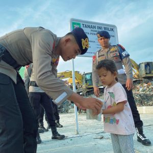 Dari TPA hingga Terminal, Aksi Berbagi Takjil Batalyon B Satbrimob Polda Sumut
