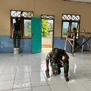 Berkah Ramadhan, Satgas Yonif 123/Rajawali Sucikan Musholla Al – Hayat di Hafo