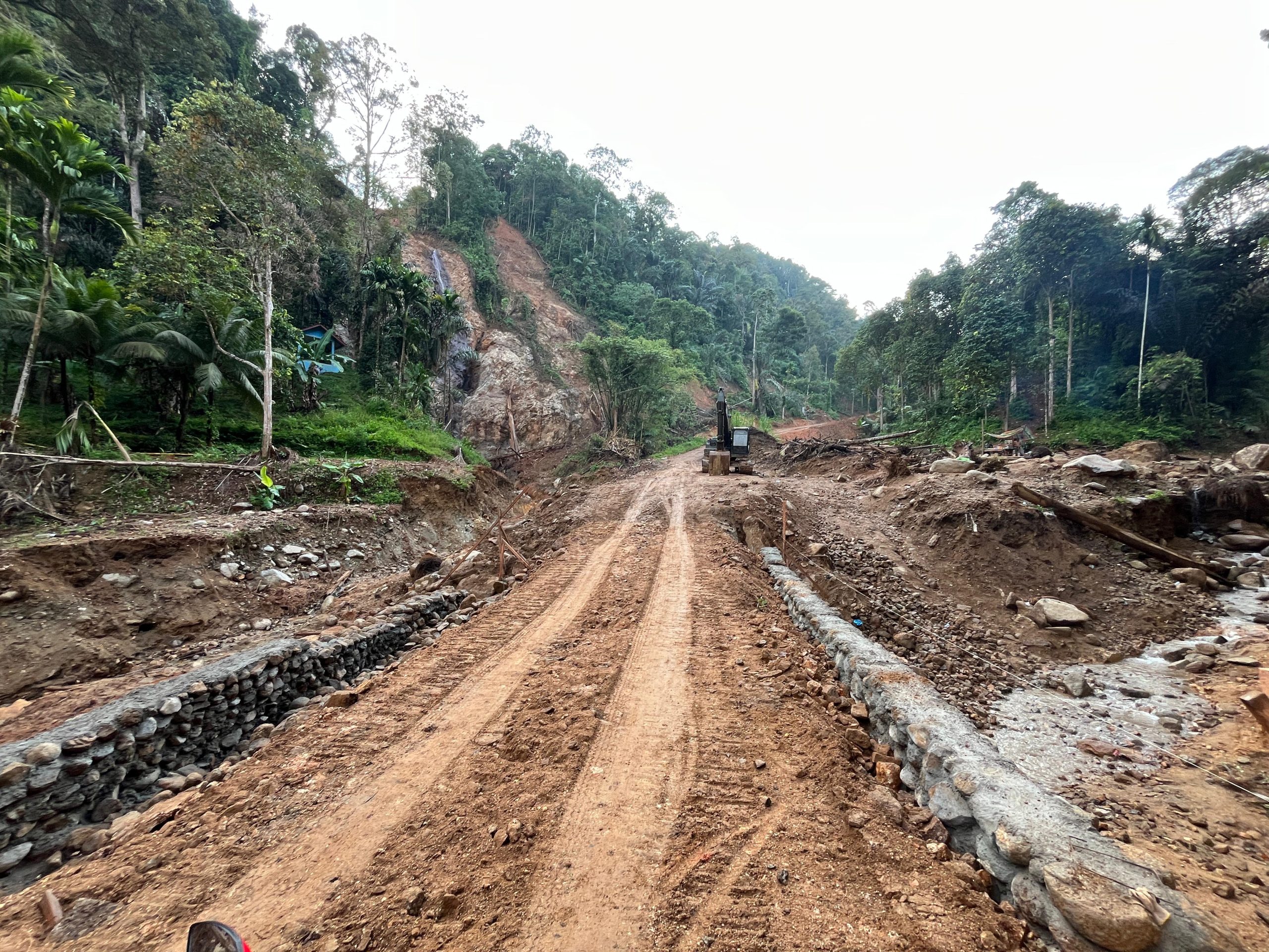 Satgas Gulbencal Kodam I/BB Selesaikan Pembangunan Jembatan Aramco Titik ke – 5 di Desa Sigiring – Giring