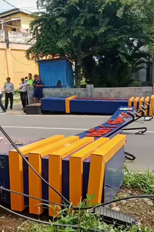 Megigatkan: Gapura Linggau Juara,Yang Roboh,LSM.Elang Emas, Minta Evaluasi Teknis dan Tanggung Jawab Pejabat Terkait.